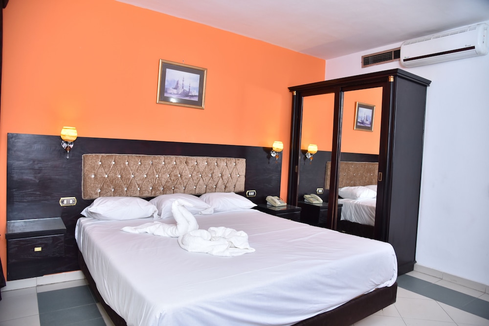 royal pyramids hotel