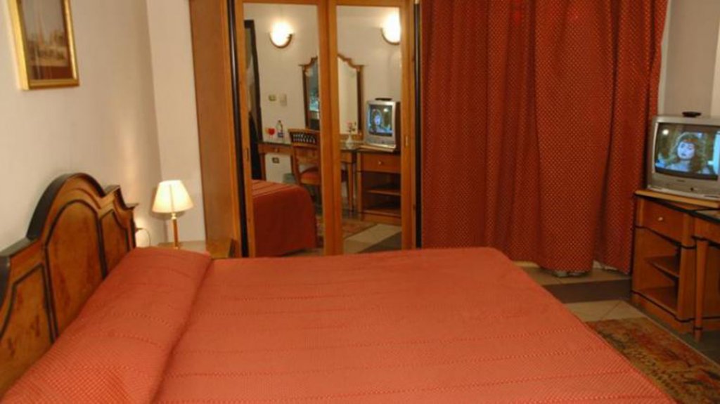 royal pyramids hotel