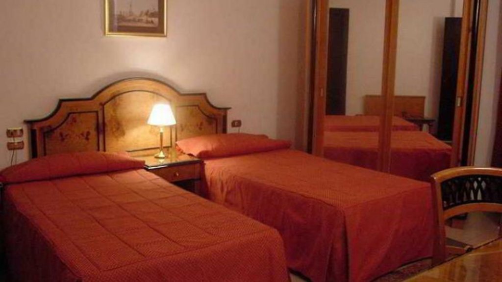 royal pyramids hotel