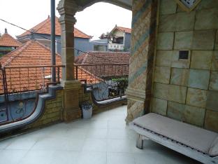 the reinhold guesthouse bali