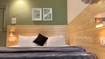 the royal orchard kasol