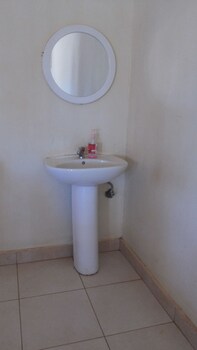 Bayan Hotel,In Yumbe,2.5 star