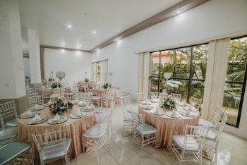 hotel magic mountain spa and conference center