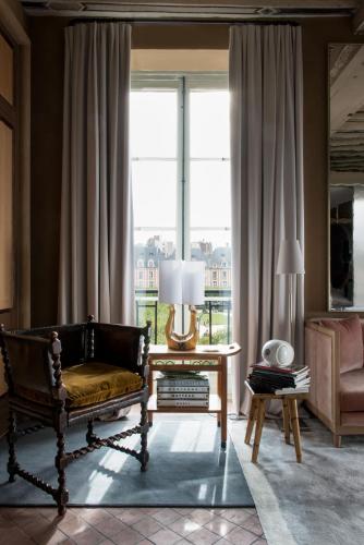 cour des vosges evok collection