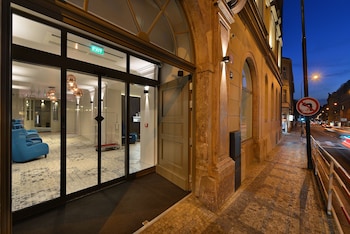 ea hotel new town