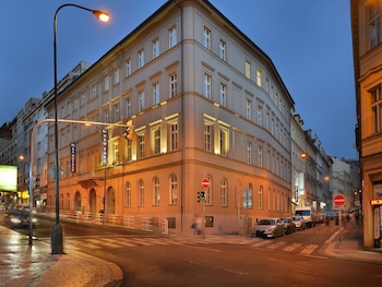 ea hotel new town