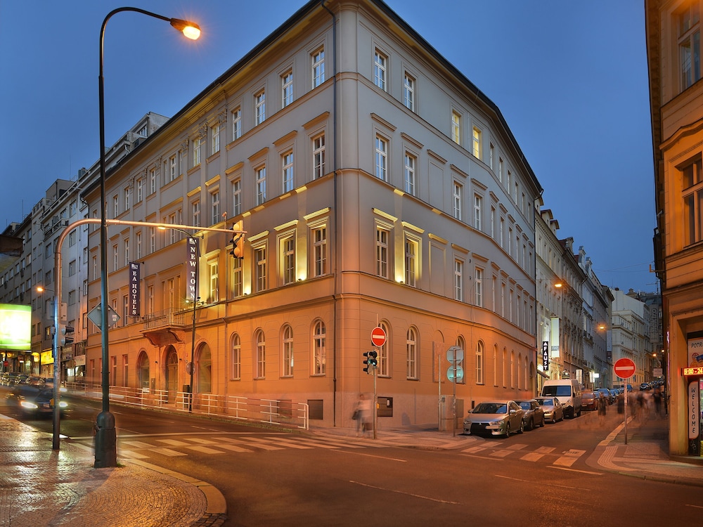 ea hotel new town