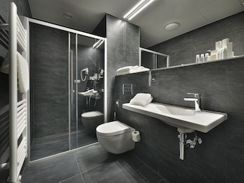 ea hotel new town