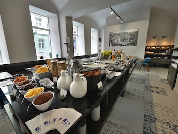 ea hotel new town