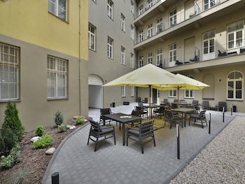 ea hotel new town