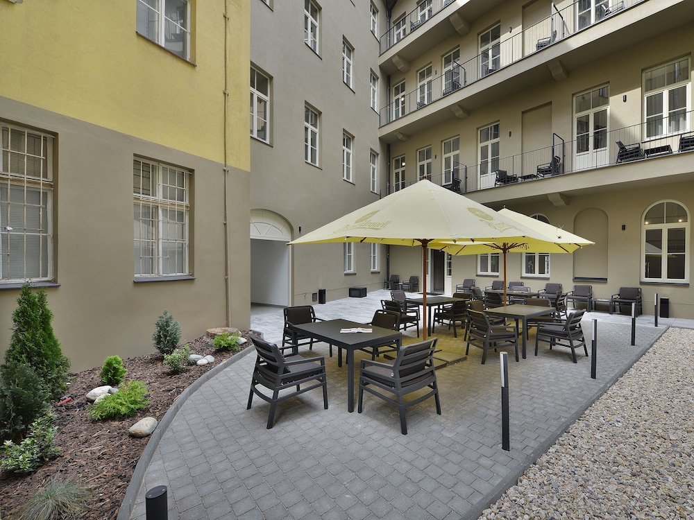 ea hotel new town