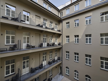 ea hotel new town
