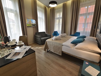 ea hotel new town