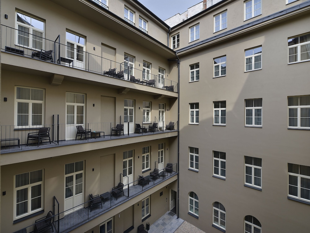 ea hotel new town