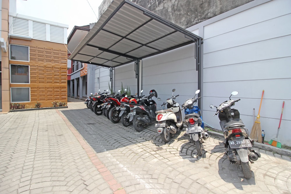 reddoorz near hartono mall 3