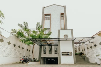 urbanest inn house slipi