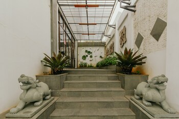 urbanest inn house slipi