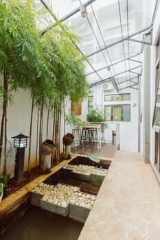 urbanest inn house slipi