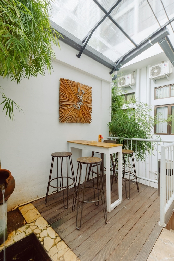 urbanest inn house slipi