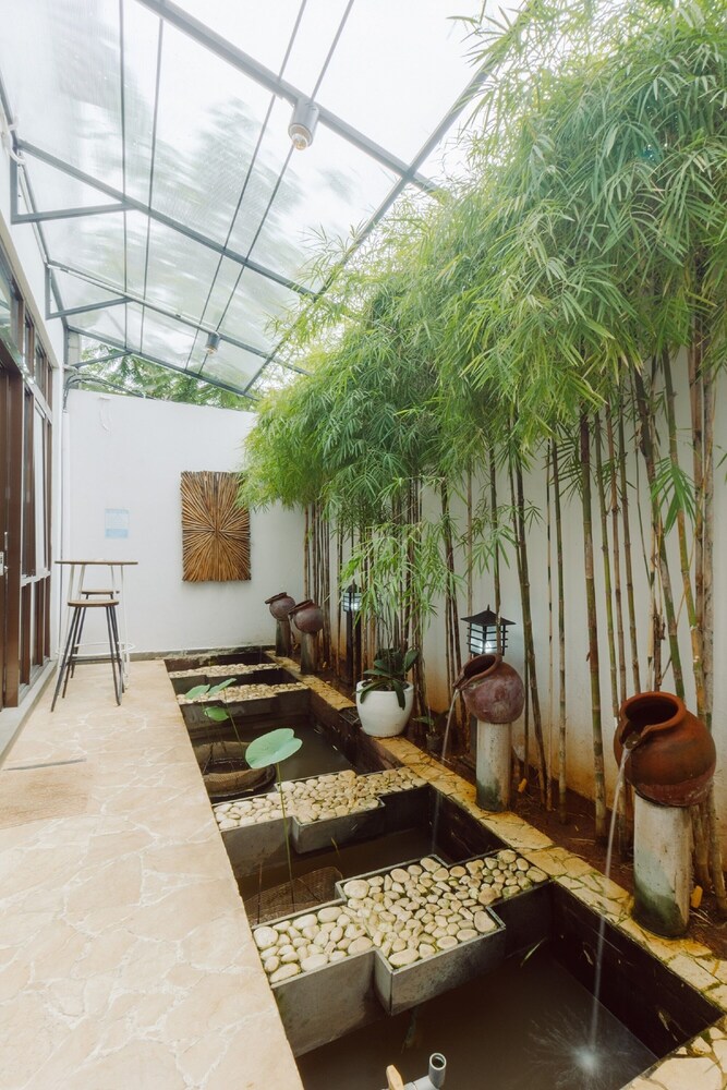 urbanest inn house slipi