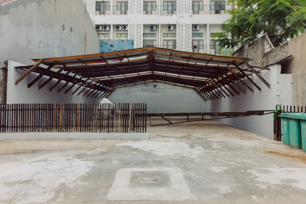 urbanest inn house slipi