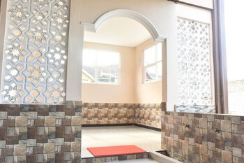 reddoorz syariah near batu night spectacular