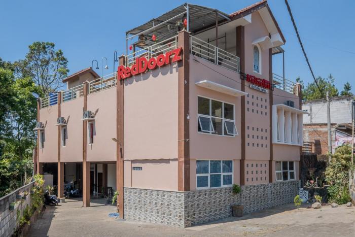 reddoorz syariah near batu night spectacular