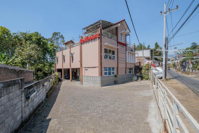 reddoorz syariah near batu night spectacular