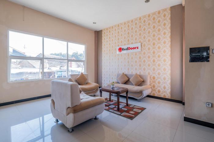 reddoorz syariah near batu night spectacular