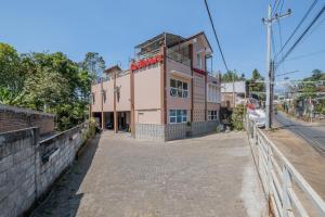 reddoorz syariah near batu night spectacular