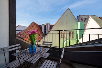 old town square premium apartments