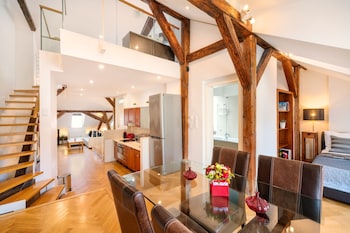 old town square premium apartments