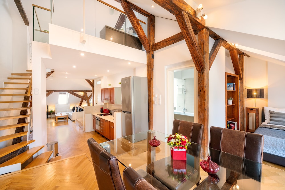 old town square premium apartments