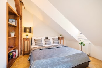 old town square premium apartments