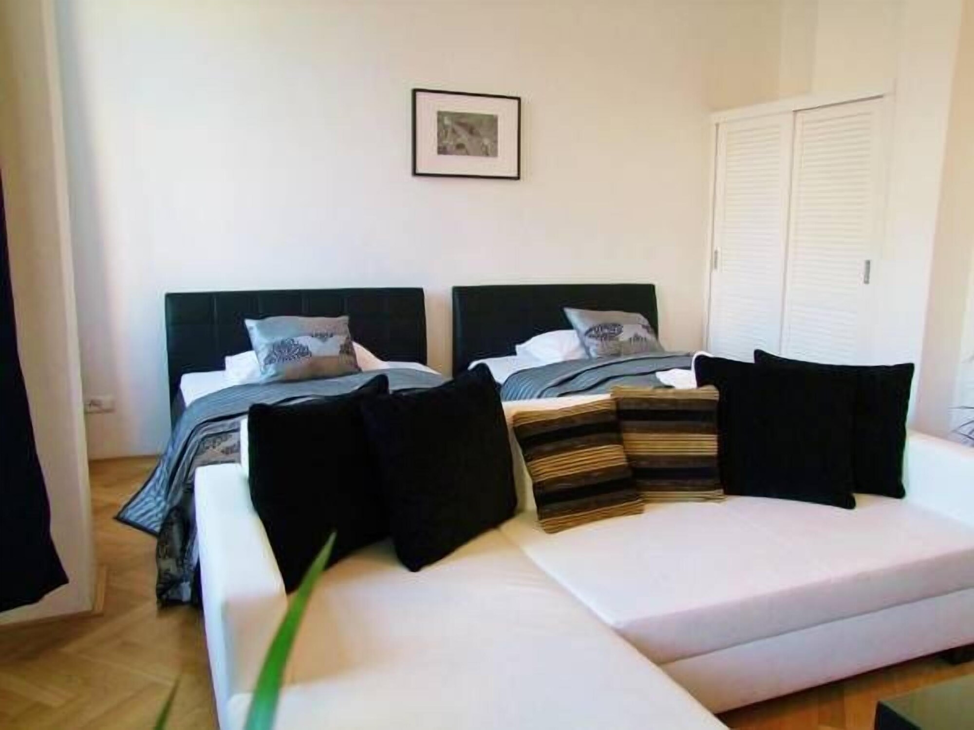 old town square premium apartments