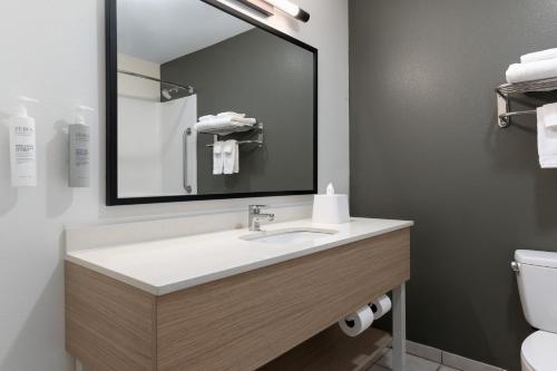 spark by hilton savannah south i 95