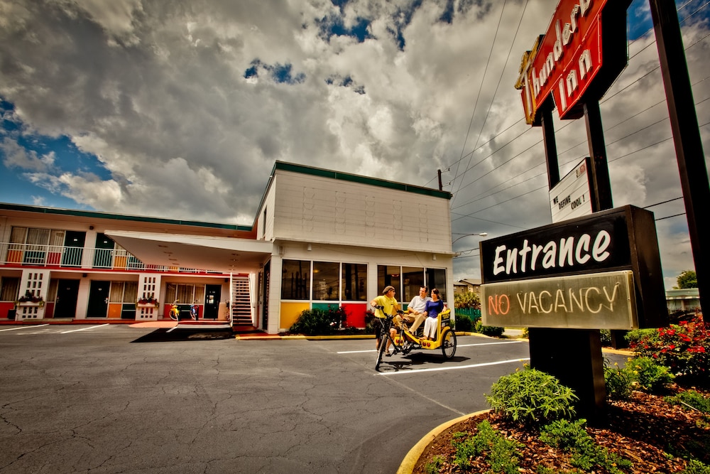 thunderbird inn