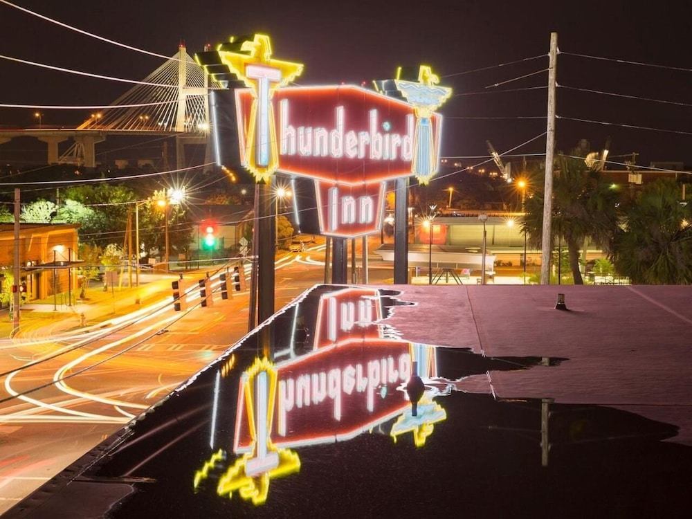 thunderbird inn