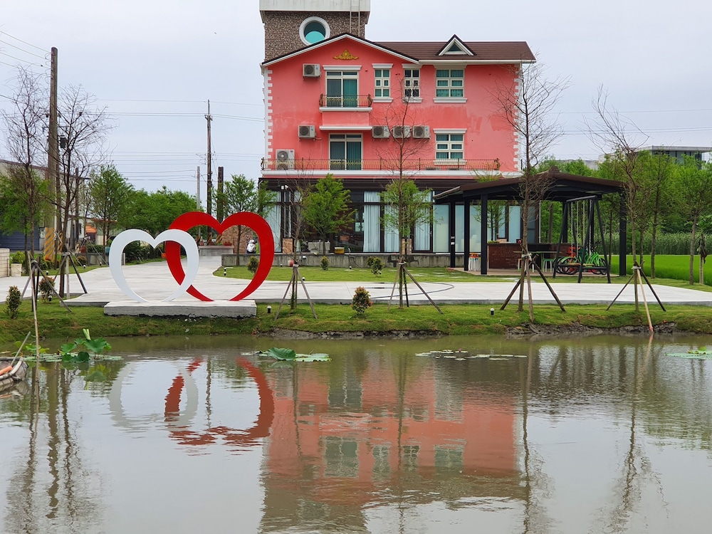 honeysuckle family castle