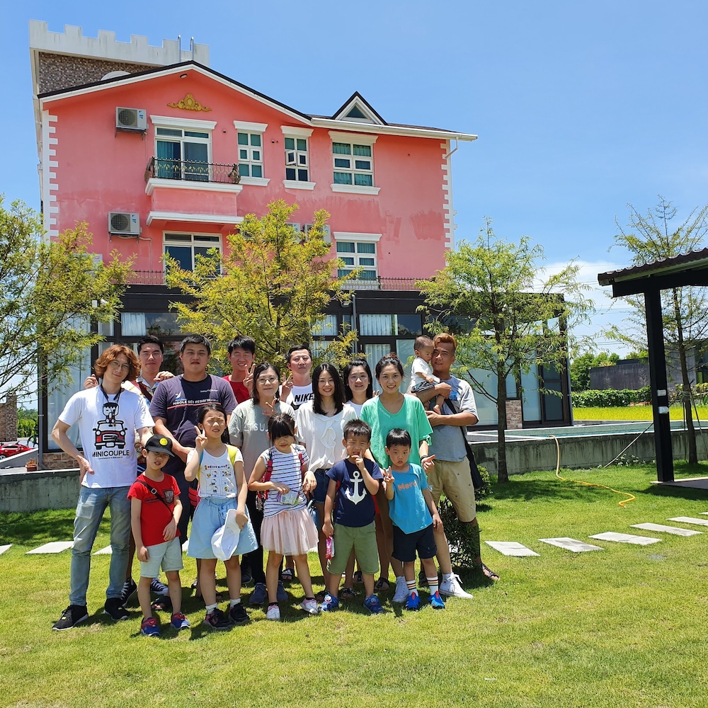 honeysuckle family castle