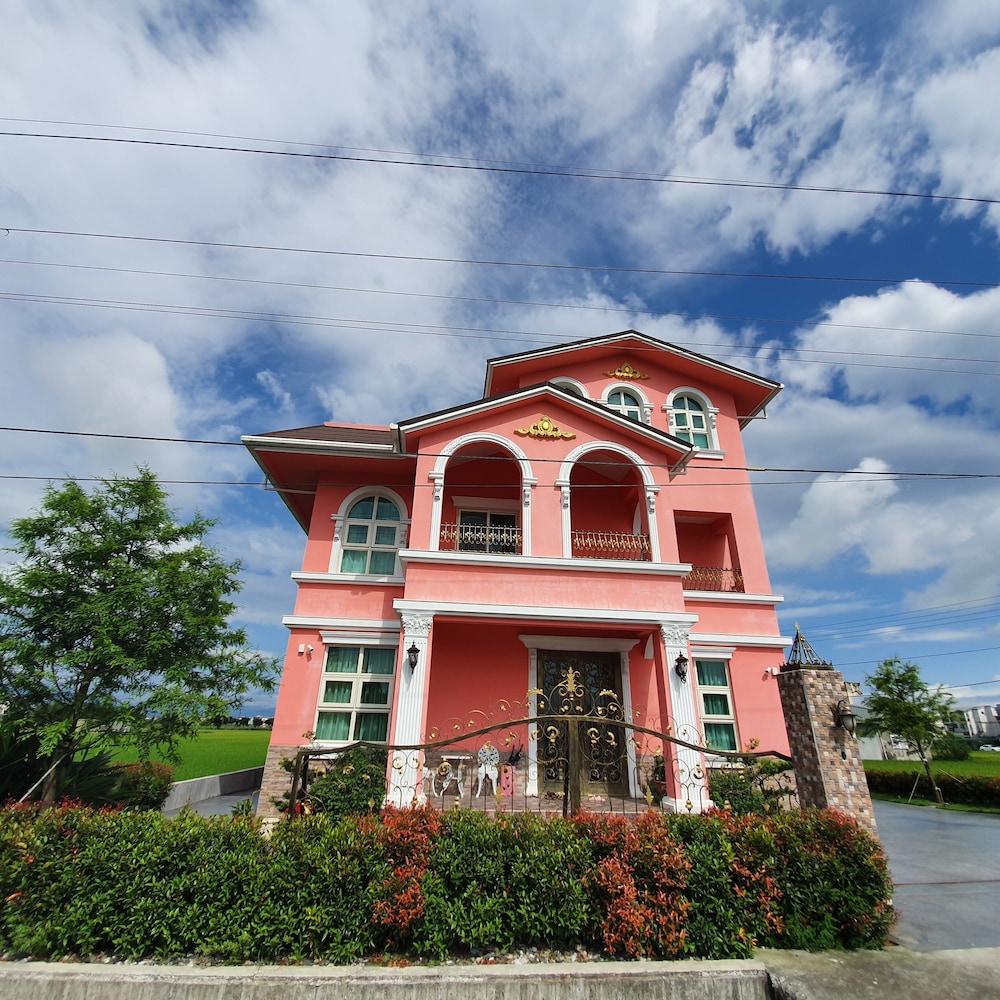 honeysuckle family castle