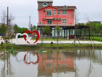 honeysuckle family castle