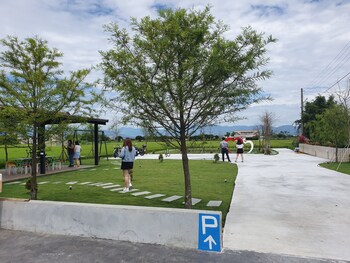 honeysuckle family castle