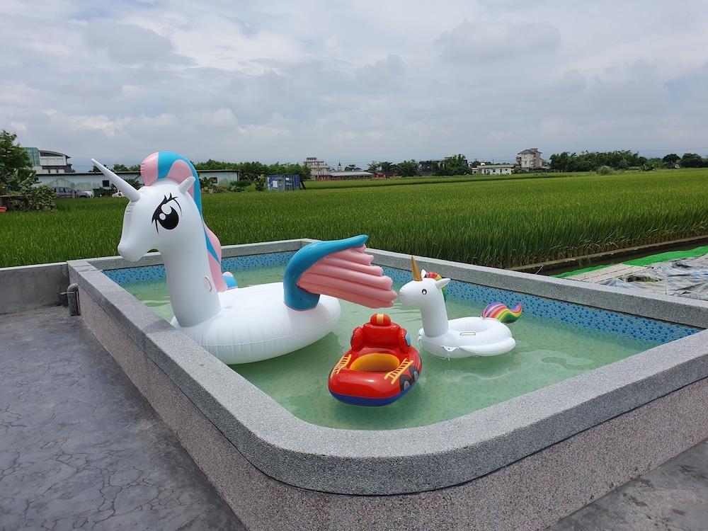 honeysuckle family castle