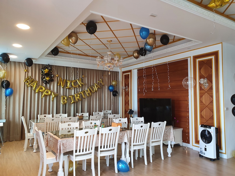 honeysuckle family castle