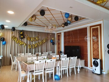 honeysuckle family castle