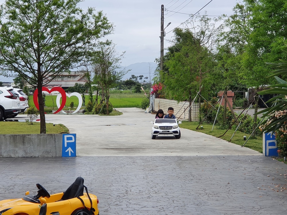 honeysuckle family castle