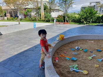 honeysuckle family castle