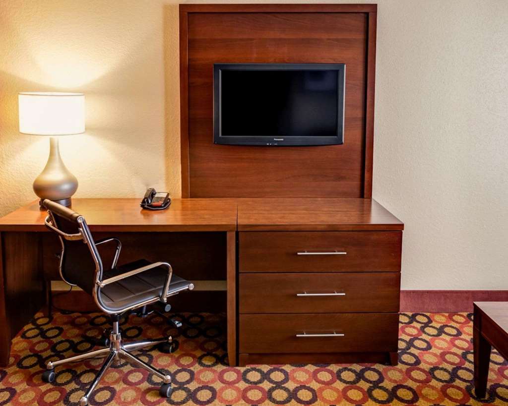 comfort suites airport