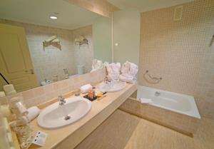 holiday world riwo teens hotel